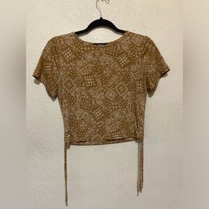 •scrunchie tie crop•